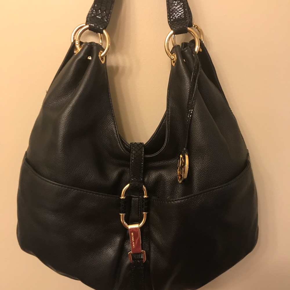 Beautiful large MK bag with dust cover . - Picture 2 of 3